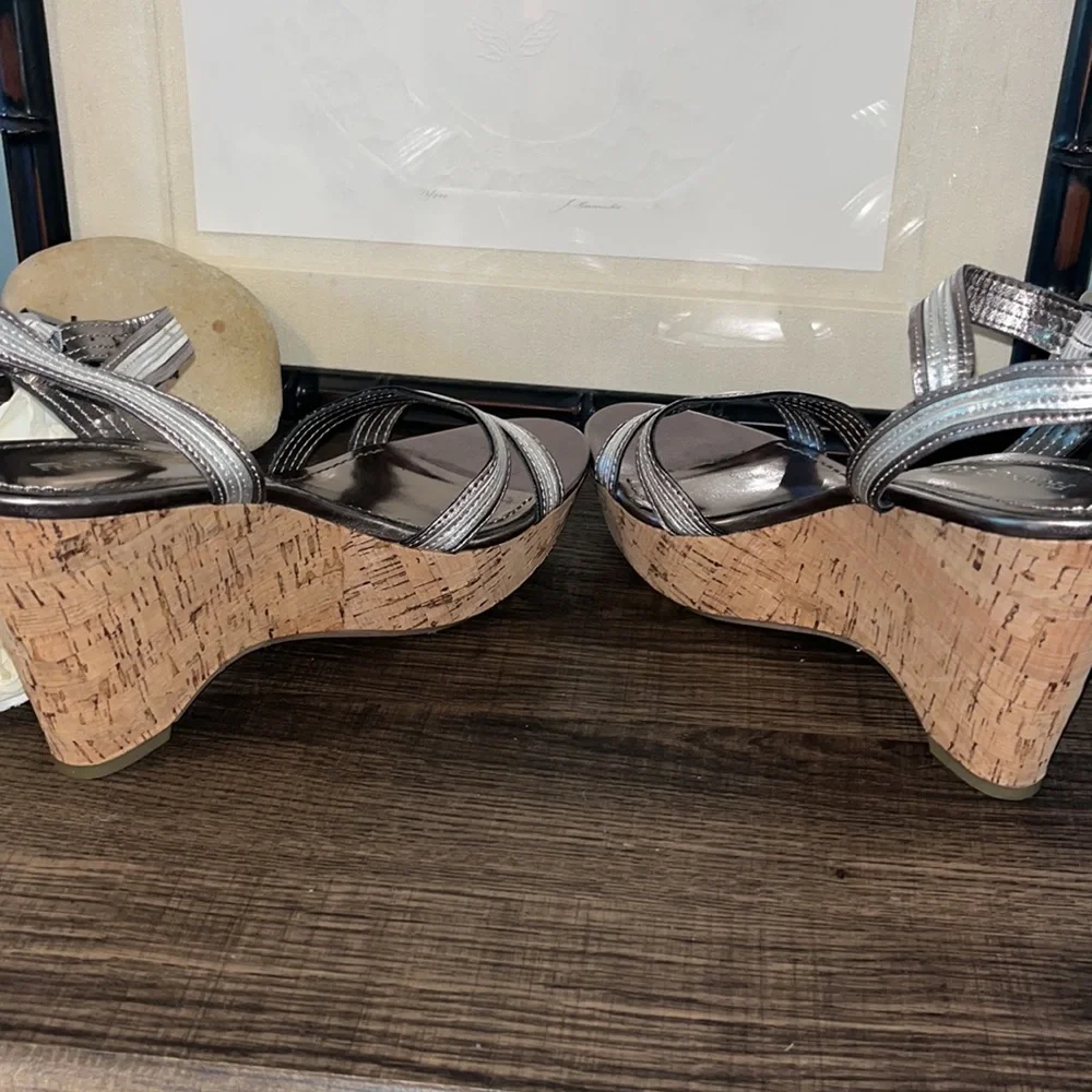 Franco Sarto Silver Strappy Platform Cork Leather Wedge Heel Open Toe sandals7.5